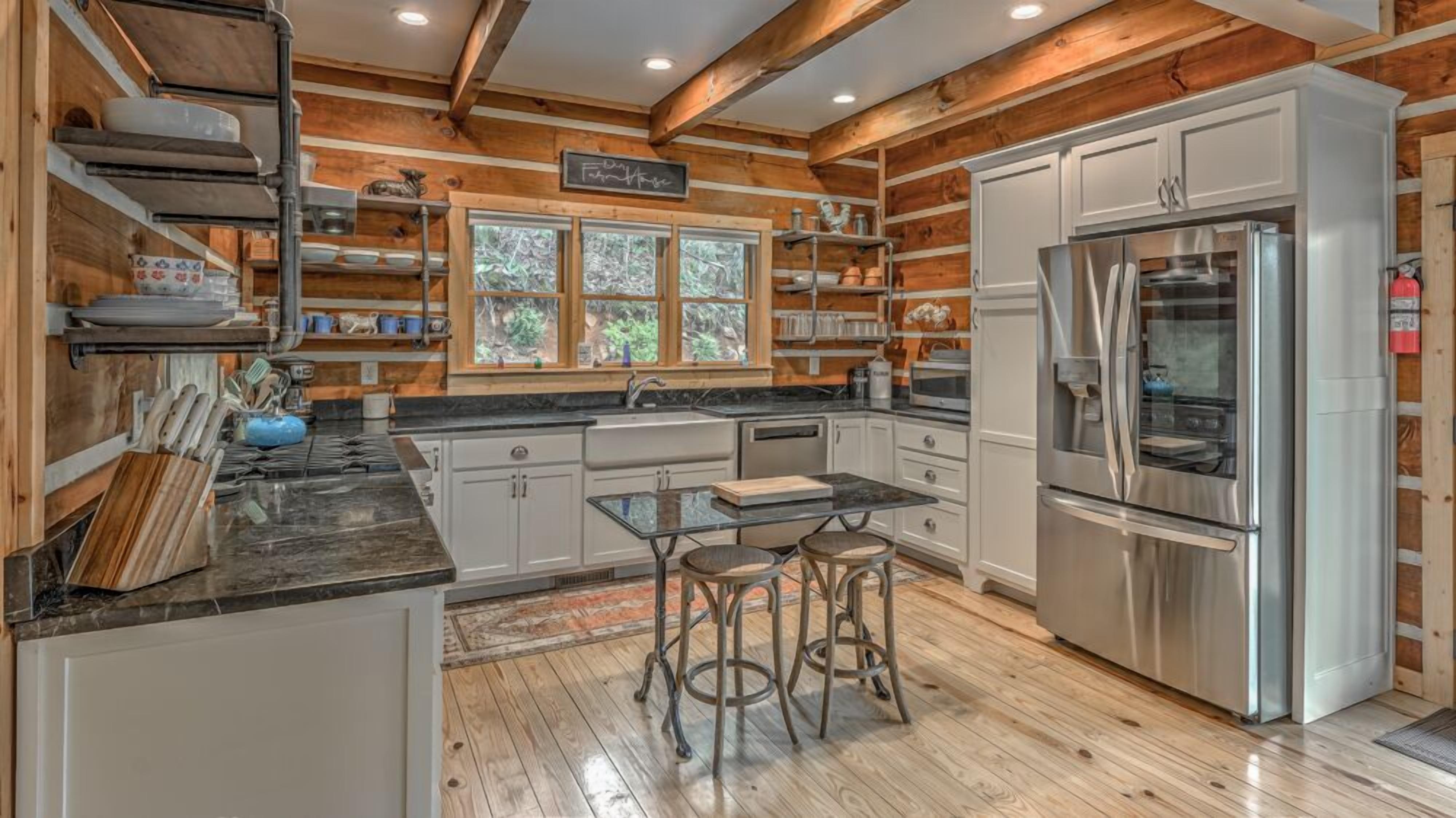 Mountain Serenity - Mountain Views | Hot Tub | Arcade | Foosball | EV charger