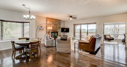 Chetola Resort: Robin 1 - Lower Level Unit with Amenity Access! Walk to downtown and outlet mall!