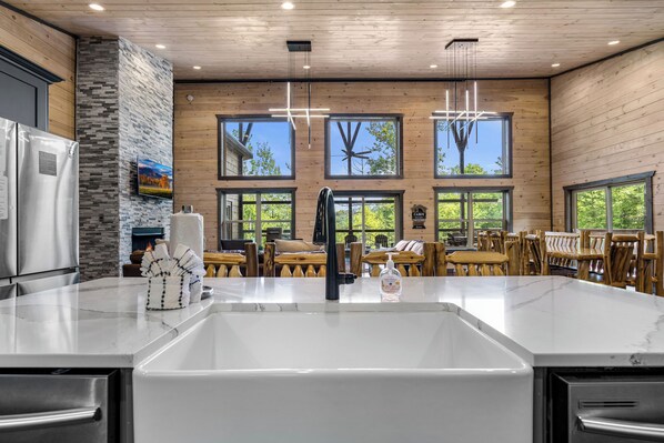 Interior - Racing Arcades Private Pool, Fire Pit Theater, Golden Tee, Hot Tub! (Sevierville)