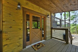 Exterior detail - Racing Arcades Private Pool, Fire Pit Theater, Golden Tee, Hot Tub! (Sevierville)