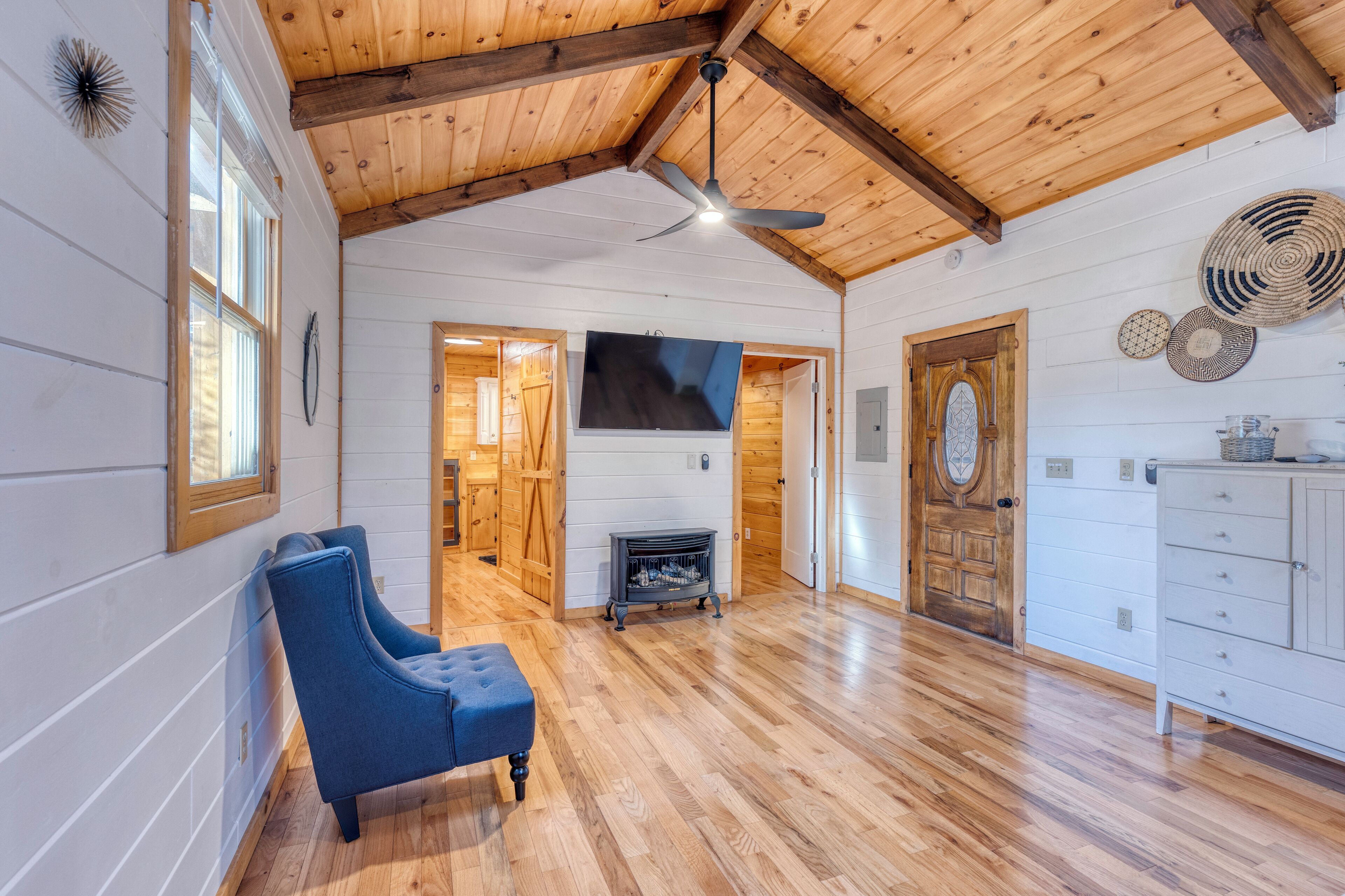 TV, lareira, videogames, pebolim