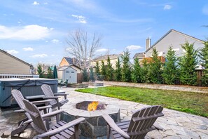 Property grounds - The Place To Be; With A Hot Tub! (Clackamas)