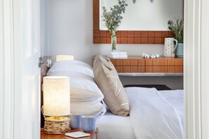 1 chambre, fer et planche à repasser, lit parapluie, accès Internet