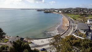 A coastal cityscape with a beach, promenade, and modern buildings. - Sea-la-vie, Astor House -  an apartment that sleeps 4 guests  in 1 bedroom (Torquay)