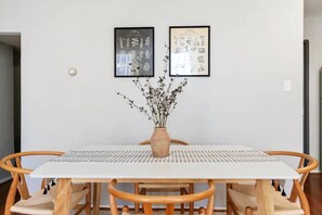 客室内のダイニングエリア