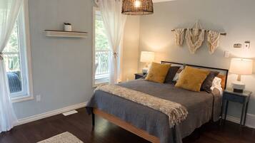 7 bedrooms, desk, travel crib, free WiFi