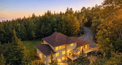 7-Bedroom Family Retreat âą Golf Simulator âą Hot Tub âą Game Room âą Near Tobermory