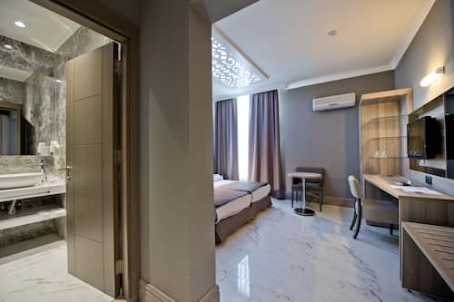 Standardzimmer | Hochwertige Bettwaren, Zimmersafe, schallisolierte Zimmer