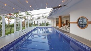 Indoor pool, 3 outdoor pools, free cabanas, pool umbrellas