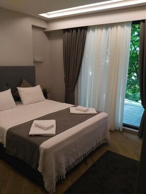 Chambre Deluxe, 1 grand lit, non-fumeur, vue jardin | Vue de la chambre