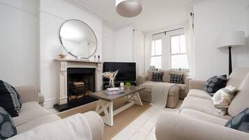 Télévision, cheminée