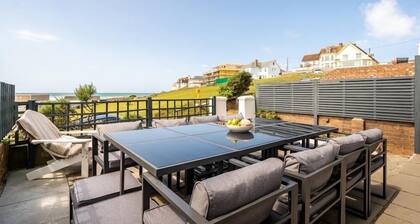 Crooklets House is a 6 bedroom house, 150 metres from the beach