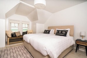 6 quartos, ferros/tábuas de passar roupa, Wi-Fi, roupa de cama