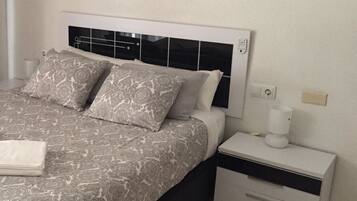 3 slaapkamers, een bureau, gratis wifi, beddengoed