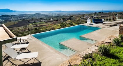 Exclusive villa with pool immersed in the Trapani countryside, at just 15 km from the seaside