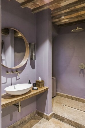 Bathtub, hair dryer