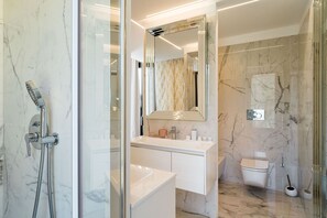 Douche, séchoir à cheveux
