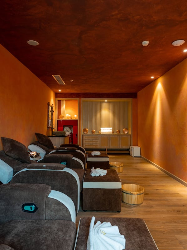 Couples treatment rooms, sauna, hot tub, steam room, body treatments