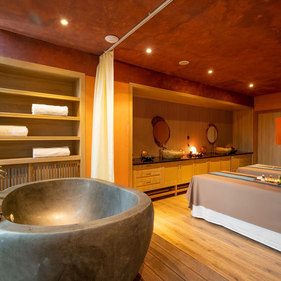 双人护理室、桑拿、热水浴缸、湿蒸房、身体护理、热石按摩