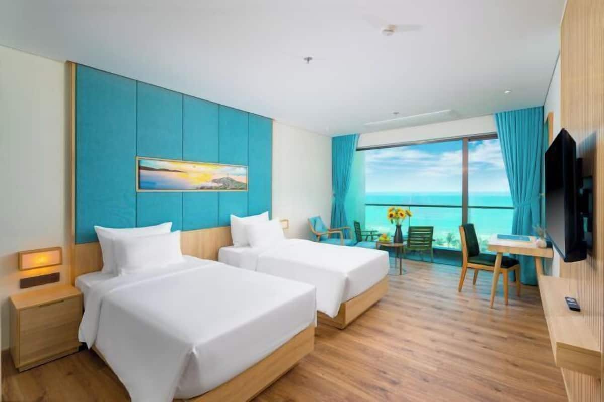 1 bedroom, hypo-allergenic bedding, minibar, in-room safe
