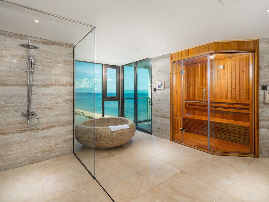 Presidential Suite | Bathroom | Free toiletries, hair dryer, bathrobes, slippers