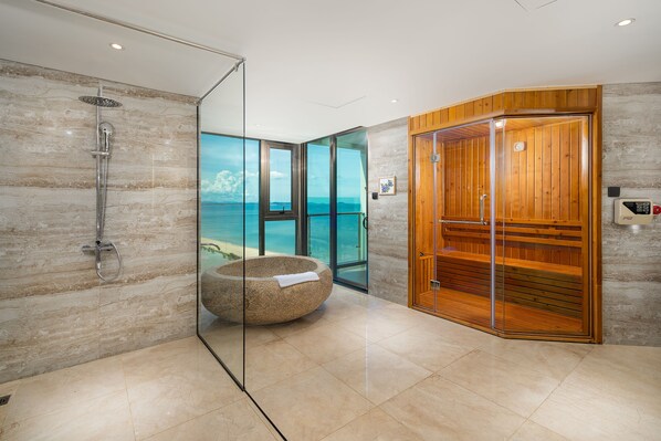 Presidential Suite | Bathroom | Free toiletries, hair dryer, bathrobes, slippers - Sala Grand Tuy Hoa Hotel (Tuy Hoa)