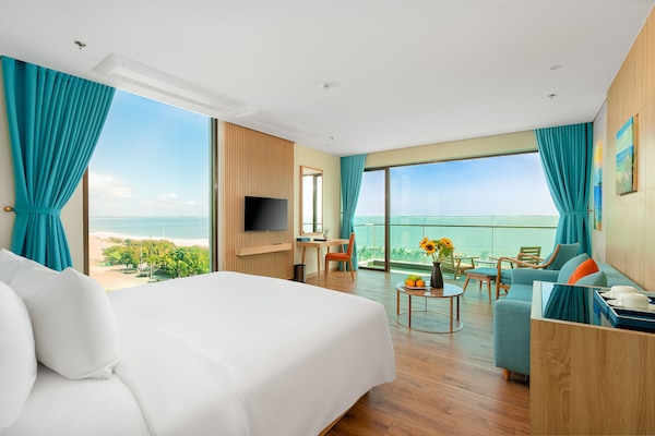 1 bedroom, hypo-allergenic bedding, minibar, in-room safe