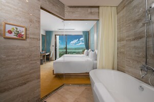 总统套房 | 浴室 | 免费洗浴用品、吹风机、浴袍、拖鞋