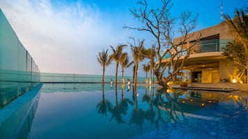 Outdoor pool, pool umbrellas, sun loungers