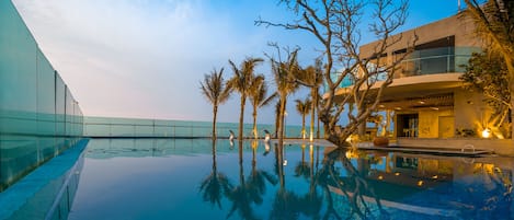 Outdoor pool, pool umbrellas, sun loungers