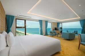 Presidential-Suite | Allergikerbettwaren, Minibar, Zimmersafe, Schreibtisch
