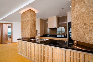 Presidential Suite | Private kitchen | Highchair