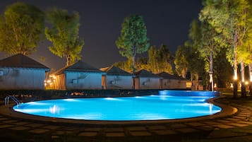 Outdoor pool, pool loungers