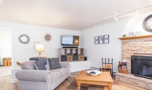 TV, fireplace
