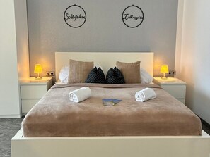 Unclassified image, 4 of 23, button