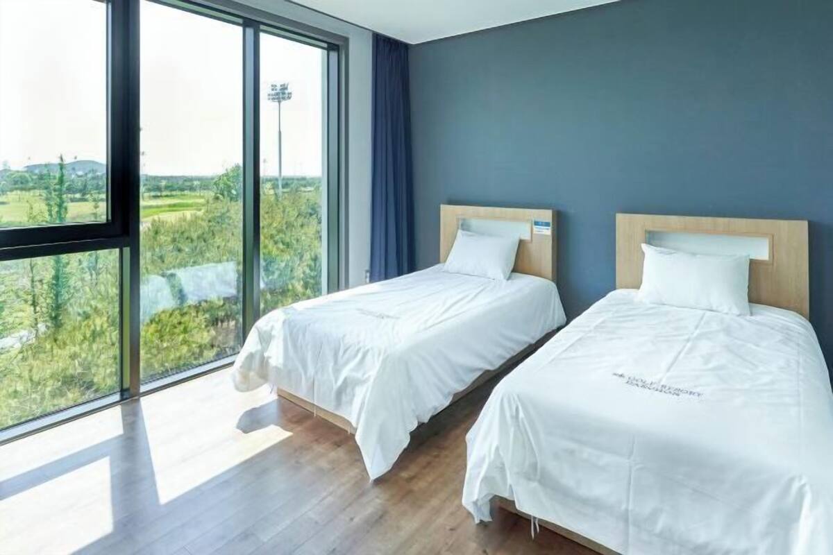 Ropa de cama de alta calidad, cubrecamas y sistema de insonorización 
