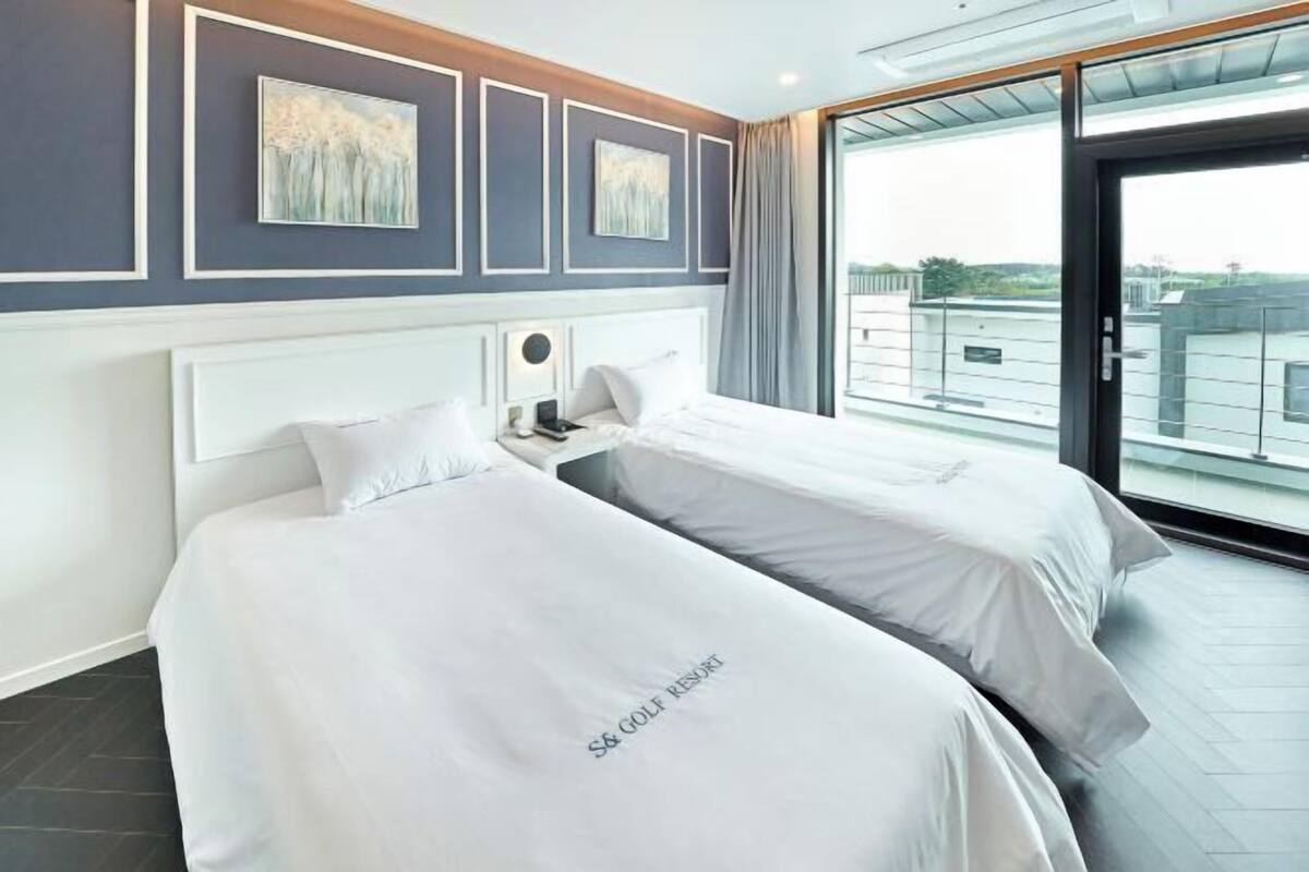 Ropa de cama de alta calidad, cubrecamas y sistema de insonorización 