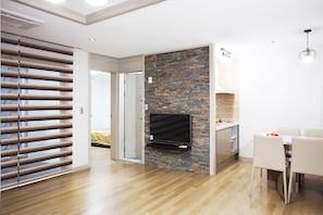 Pension Type Royal (Kitchen) | Premium bedding, down duvets, soundproofing, free WiFi - Daecheon SN Hotel (Boryeong)