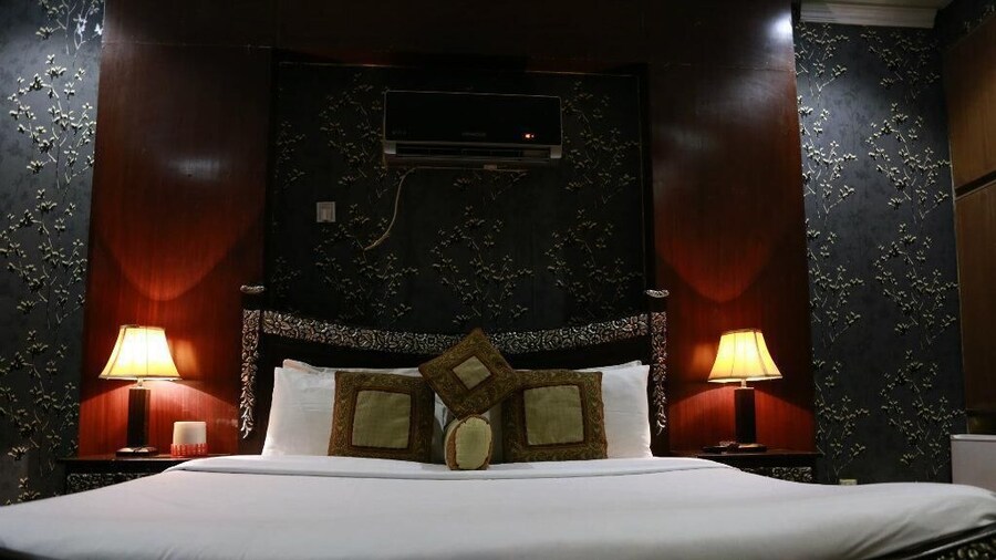 Safari Hotel Mall Road