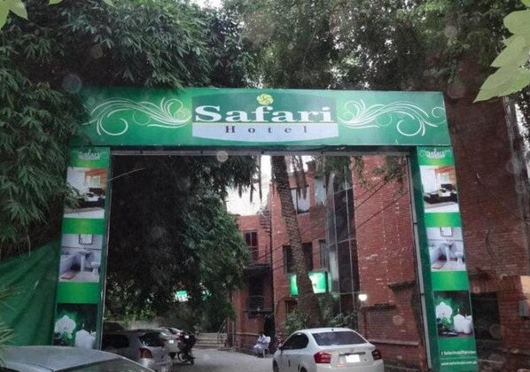 Front of property - Safari Hotel Mall Road (Lahore)