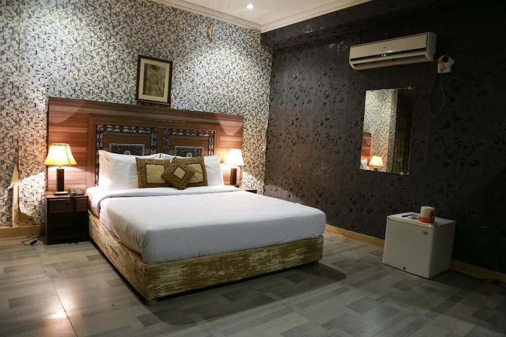 Safari Hotel Mall Road