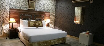 Safari Hotel Mall Road