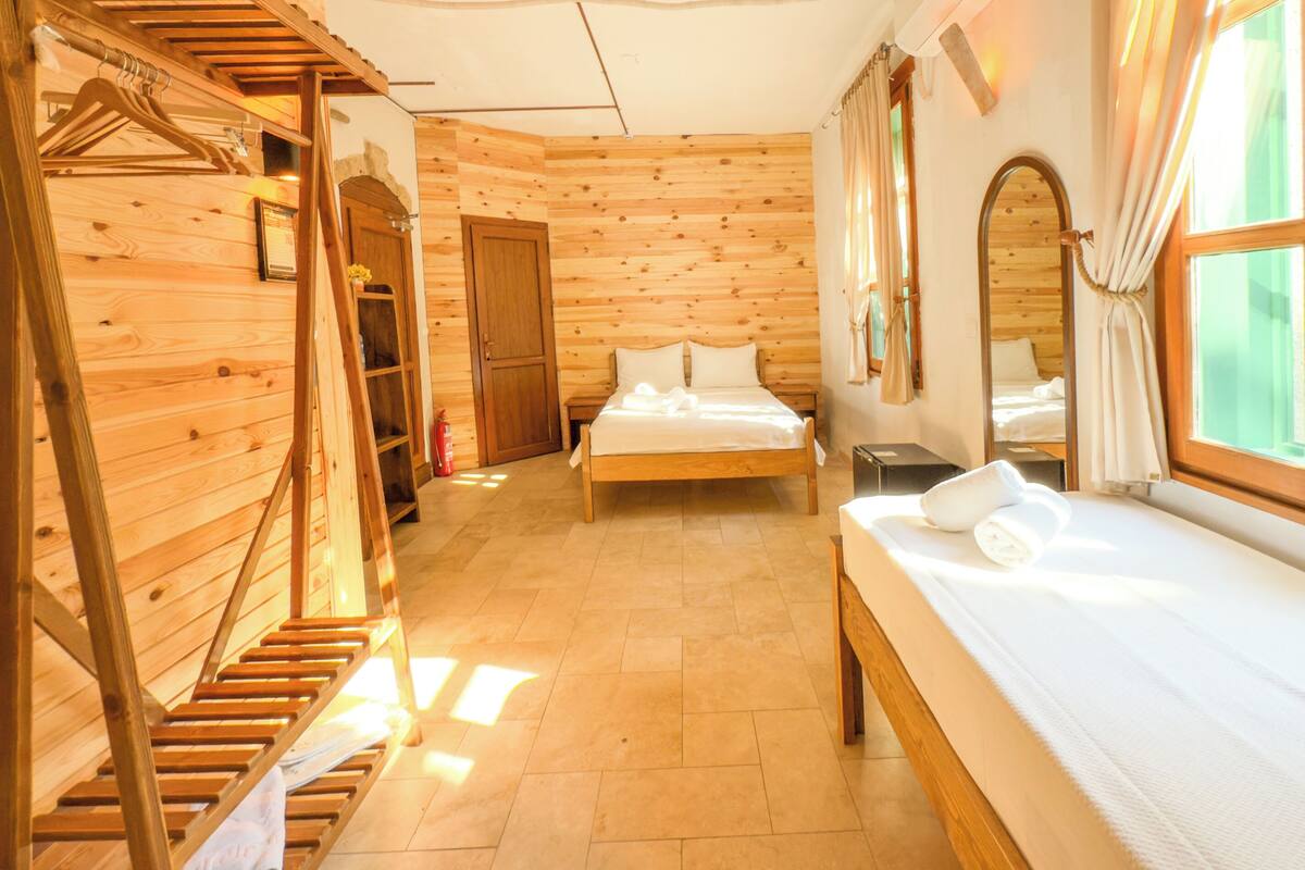 Comfort Suite | Premium bedding, WiFi, bed sheets