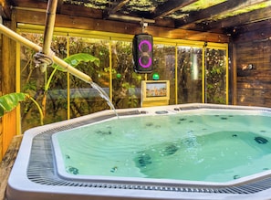 Indoor spa tub