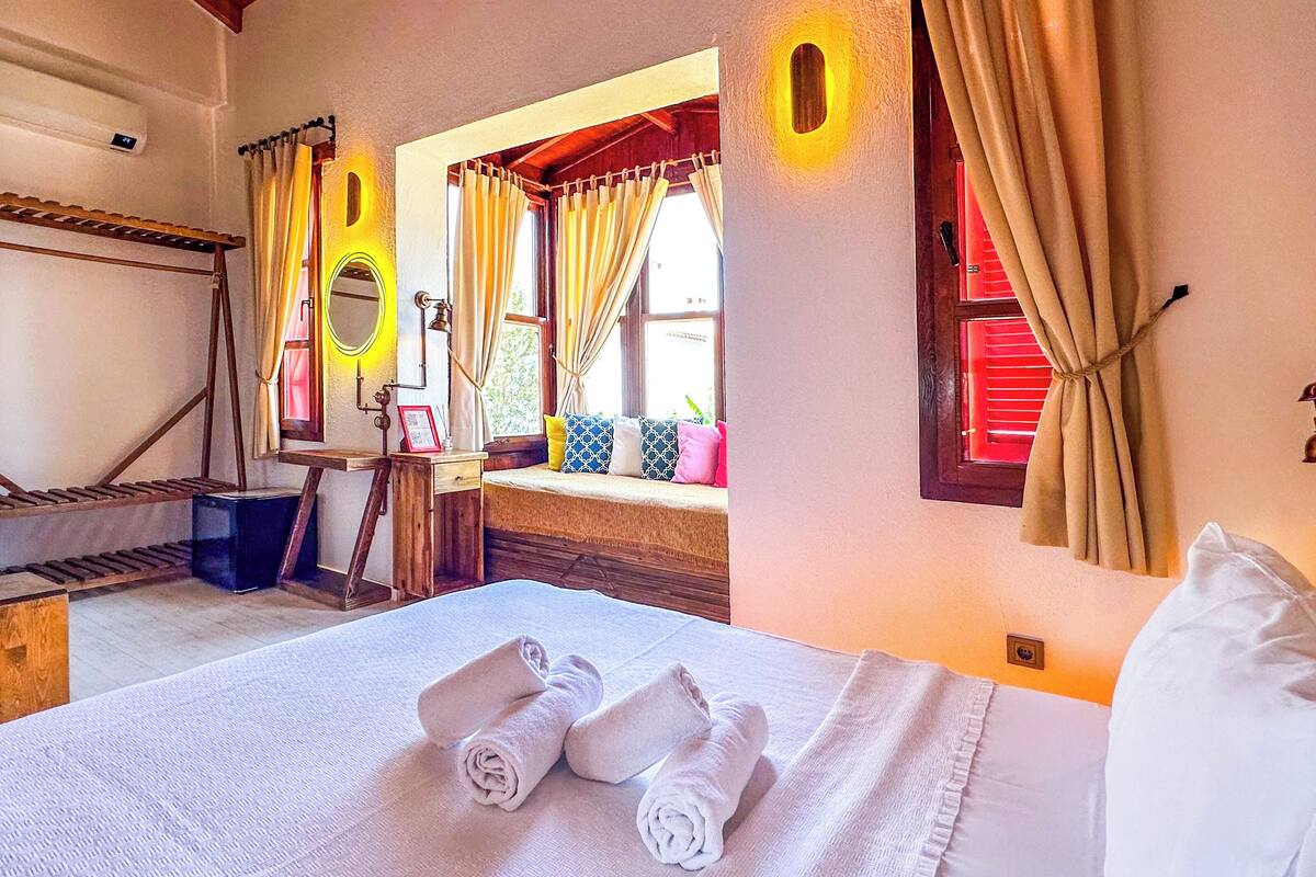 Deluxe Double Room | Premium bedding, WiFi, bed sheets