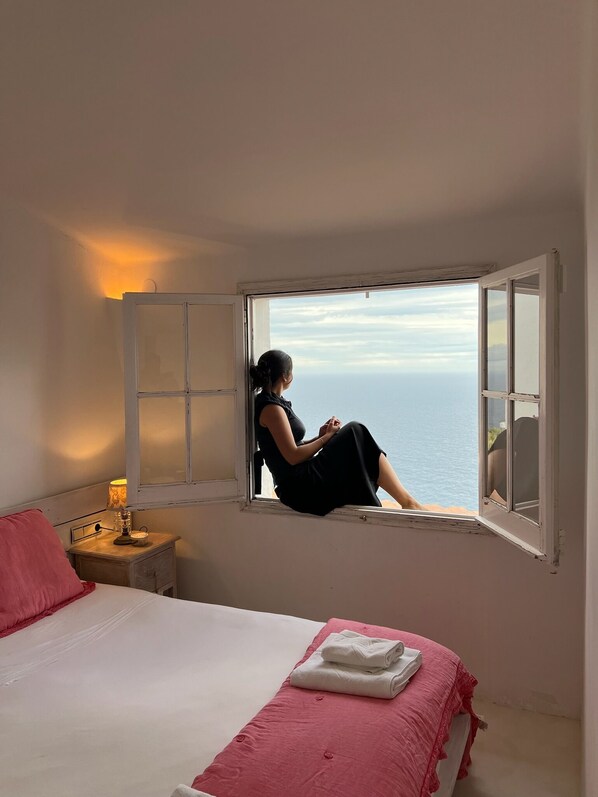 3 bedrooms, iron/ironing board, travel cot, WiFi - THE WHITE HOUSE IN BEGUR WITH SEA VIEWS & SWIMING POOL (BEGUR)