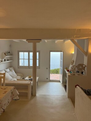 Living area - THE WHITE HOUSE IN BEGUR WITH SEA VIEWS & SWIMING POOL (BEGUR)