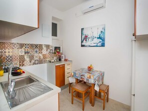 아파트 (Apartment Cantabile - One Bedroom Apa) | 전용 주방 | 냉장고