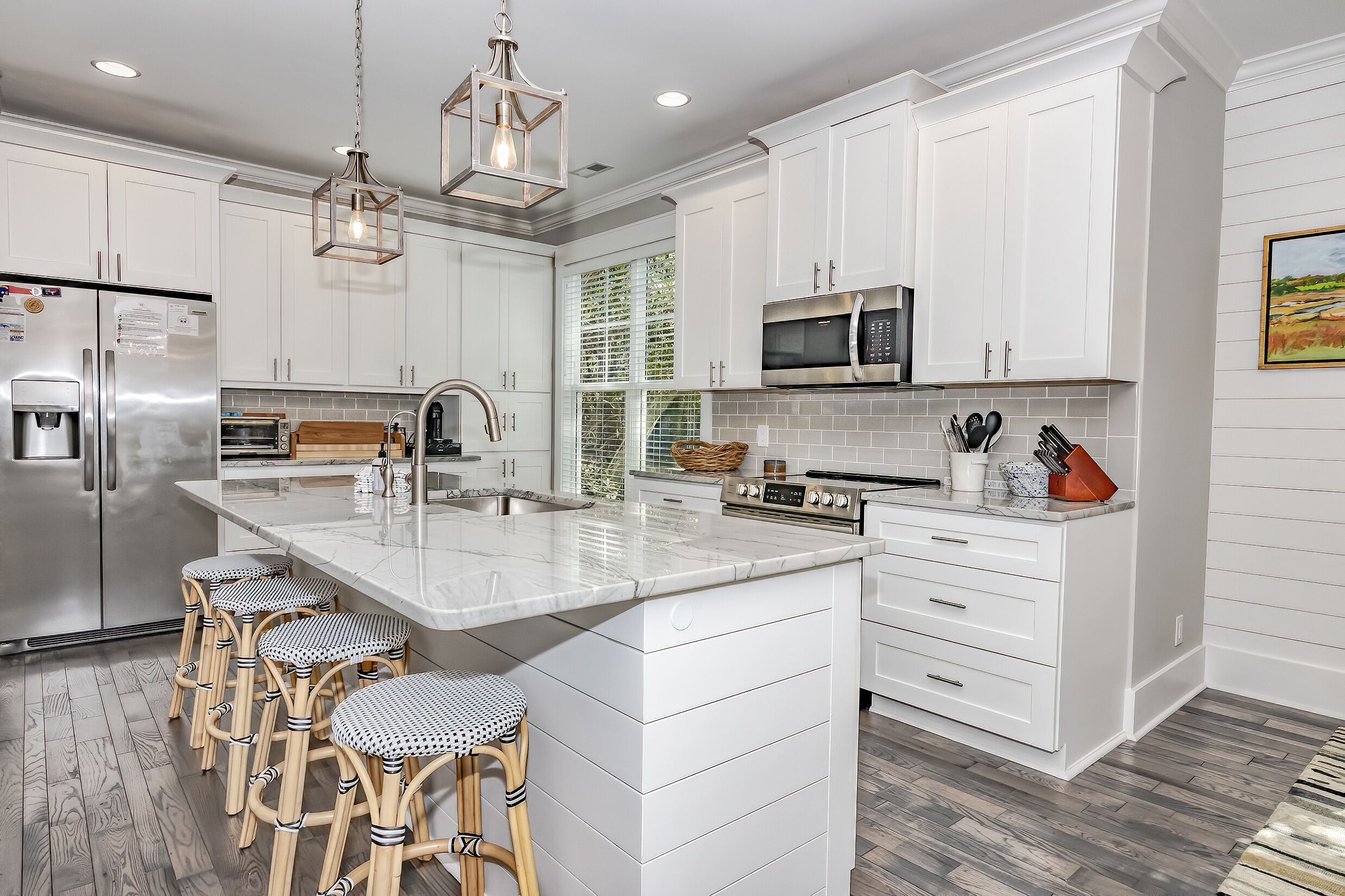 Refrigerador, microondas, horno y parrilla de estufa 