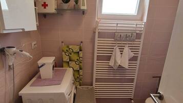 Leilighet (One Bedroom apartment) | Bad | Dusj og håndklær